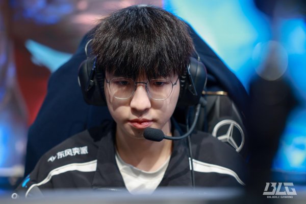 钱投网 BLG爆冷0-2不敌100T，首秀失败！上野狂失误，ELK女警难救主